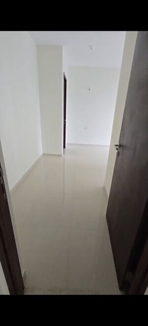 Furnished Amenities in 2 BHK Apartment at Kalpataru Elitus, Mulund West – for Rent