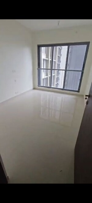 Room in 2 BHK Apartment at Kalpataru Elitus, Mulund West – for Rent