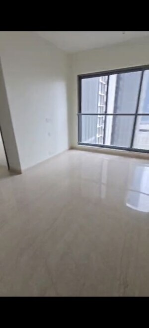 Room in 2 BHK Apartment at Kalpataru Elitus, Mulund West – for Rent