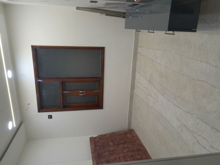 Room, rohini sector 11 3 Bedroom 64 Sq.Mt. Builder Floor In Rohini Sector 11 Delhi 10216825