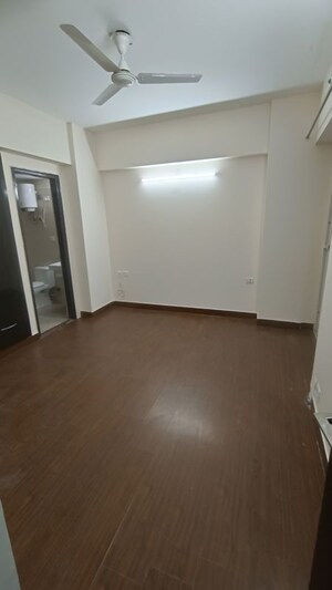 2 BHK Apartment For Rent in Sethi Max Royal, Sector 76