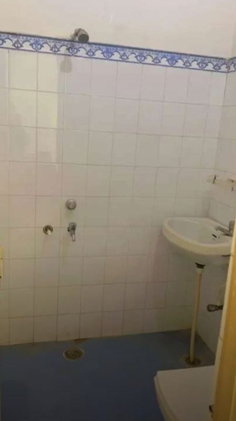 Bathroom, butler colony 2 Bedroom 1420 Sq.Ft. Apartment In Butler Colony Lucknow 10216869