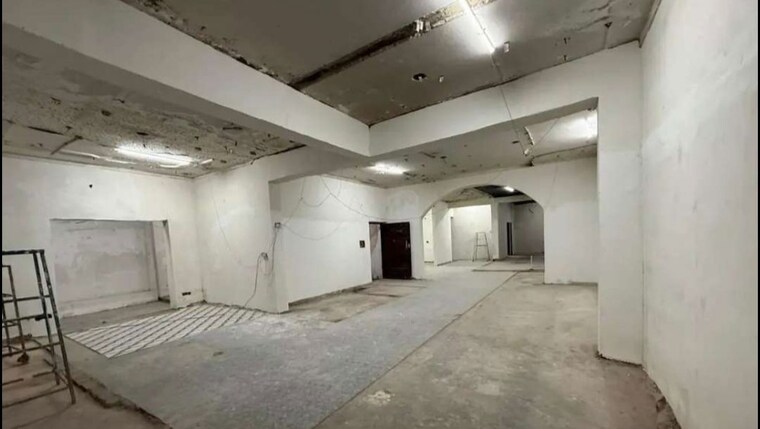 undefined, hazratganj Commercial Office Space 4400 Sq.Ft. In Hazratganj Lucknow 10216921