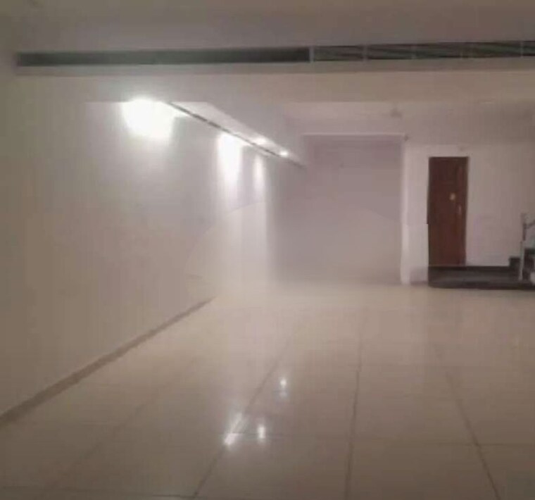 Room, hazratganj Commercial Office Space 1800 Sq.Ft. In Hazratganj Lucknow 10216933