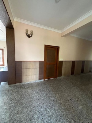 Room in 4 BHK Apartment at Rajmahal Apartments Sadashiva Nagar, Sadashiva Nagar – for Rent