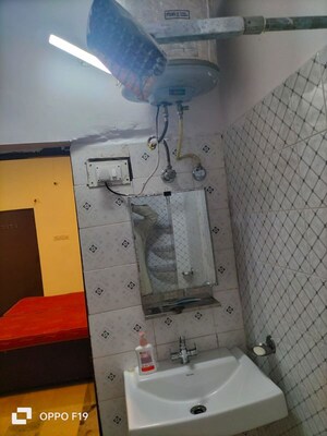 Team Area in 3 BHK Apartment at Hazratganj – for Rent