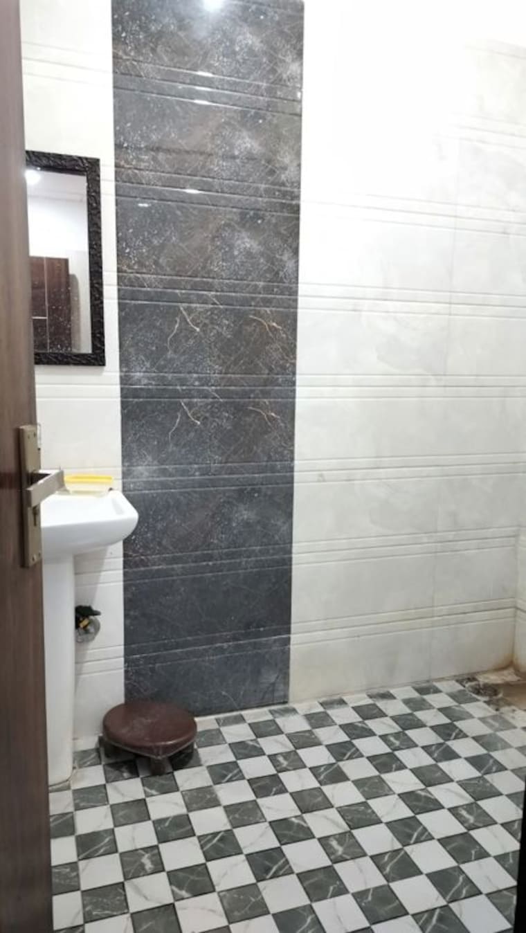 Bathroom, dlf-city-phase-iv 2 Bedroom 1200 Sq.Ft. Builder Floor In Dlf Phase iv Gurgaon 10216951