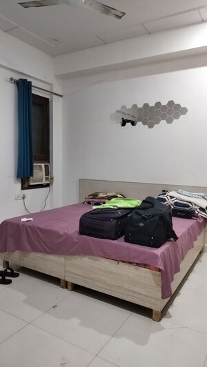 Bedroom in 2 BHK Builder Floor at DLF City Phase IV, Dlf Phase iv – for Rent