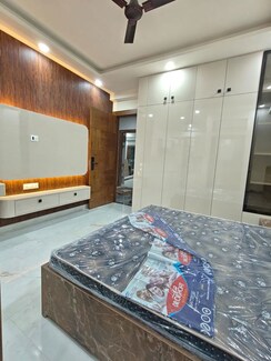 StudioBuilder Floor For Rent in Sunstar Floors