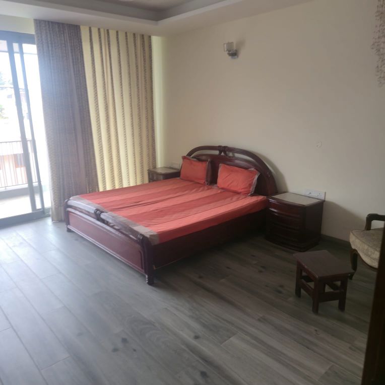 3 BHK + Pooja Room,Servant Room,Study Room,Extra Room Builder Floor For Rent in Sector 11