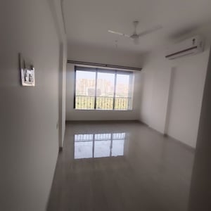 Room in 2 BHK Apartment at Elegance Apartment, Versova – for Rent