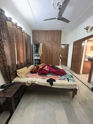 Bedroom in 3 BHK Builder Floor at Sector 38 – for Rent