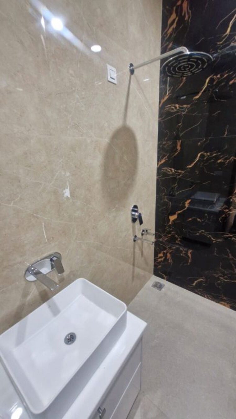 Bathroom, dlf-hyde-park 6 Bedroom 4500 Sq.Ft. Independent House In South Mullanpur Chandigarh 10216973