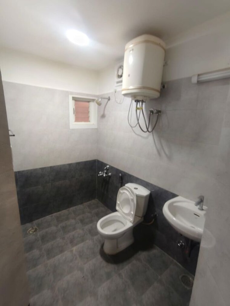 Bathroom, casa-lavelle 2 Bedroom 1500 Sq.Ft. Apartment In Lavelle Road Bangalore 10009376