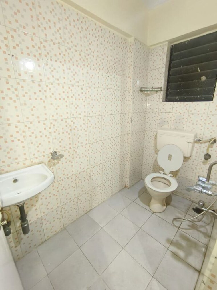 Bathroom, gk-sai-radha-complex 2 Bedroom 750 Sq.Ft. Apartment In Bhandup West Mumbai 10216993