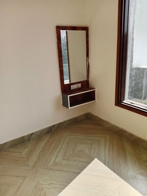 Room in 2 BHK Builder Floor at Sector 18 – for Rent