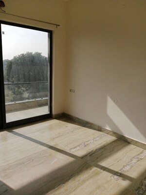 2 BHK Builder Floor For Rent in Sector 18