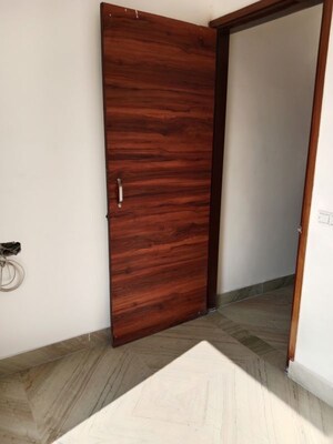 Room in 2 BHK Builder Floor at Sector 18 – for Rent