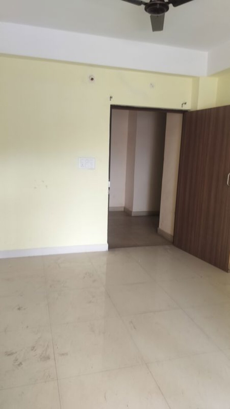 Room, kahilipara 3 Bedroom 1500 Sq.Ft. Apartment In Kahilipara Guwahati 10010628