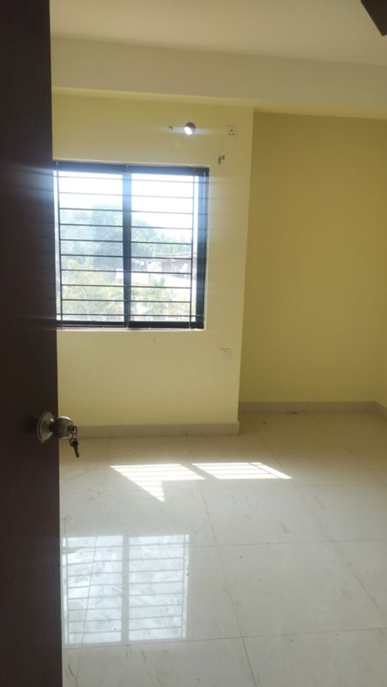 Room, kahilipara 3 Bedroom 1500 Sq.Ft. Apartment In Kahilipara Guwahati 10010628