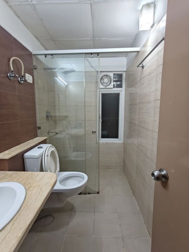 Bathroom, mahagun-moderne 3 Bedroom 1550 Sq.Ft. Apartment In Sector 78 Noida 10217076