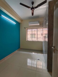 2 BHK Apartment For Sale in Topsia