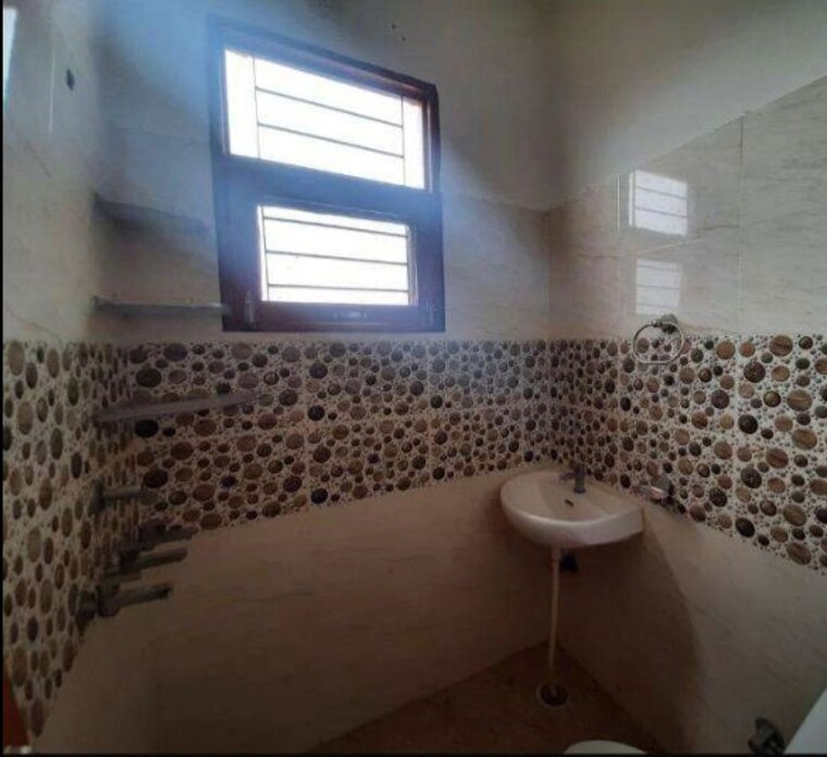 Bathroom, sector 1 2 Bedroom 800 Sq.Ft. Builder Floor In Sector 1 Chandigarh 10217089