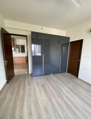 Room in 4 BHK Apartment at Vaswani Exquisite, Whitefield – for Sale