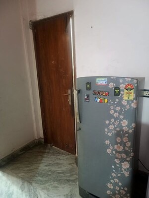 Room in 3 BHK Builder Floor at RWA Apartments Sector 41, Sector 41 – for Rent