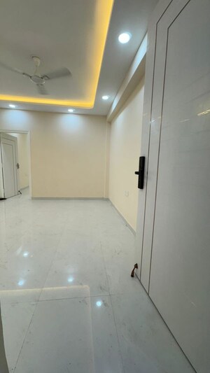 Room in 3 BHK Apartment at Palm Residency Chhatarpur, Chattarpur – for Rent