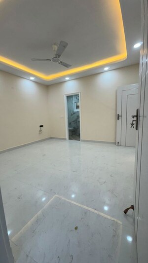 Room in 3 BHK Apartment at Palm Residency Chhatarpur, Chattarpur – for Rent