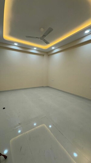 Room in 3 BHK Apartment at Palm Residency Chhatarpur, Chattarpur – for Rent