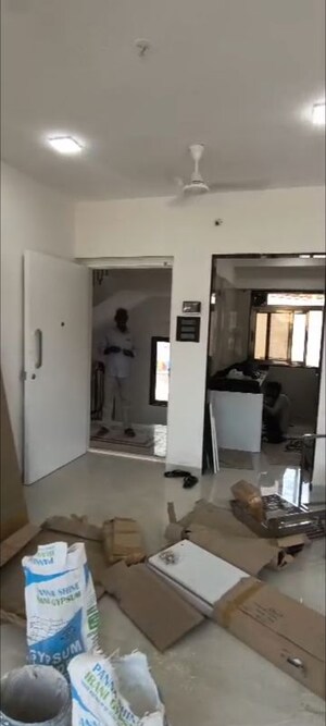 Team Area in 3 BHK Apartment at NSB Parkway Manor, Vile Parle East – for Rent