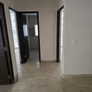 Room in 3 BHK Apartment at Amrapali Golf Homes, Sector 4 Greater Noida – for Rent