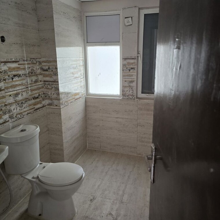 Bathroom, amrapali-golf-homes 3 Bedroom 1115 Sq.Ft. Apartment In Sector 4 Greater Noida Greater Noida 10217156