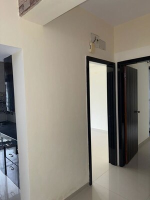 Room in 2 BHK Apartment at Sarvodaya Leela, Thakurli – for Rent