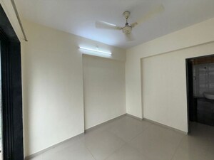 Room in 2 BHK Apartment at Sarvodaya Leela, Thakurli – for Rent