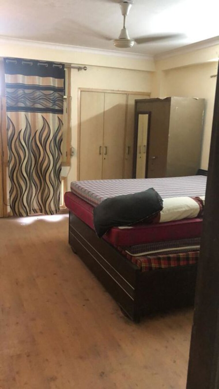 Bedroom, east of kailash 3 Bedroom 200 Sq.Yd. Builder Floor In East Of Kailash Delhi 10217190