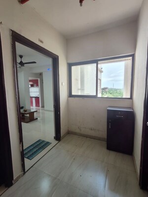 Room in 2 BHK Apartment at Dynamic Crest, Shilphata – for Rent