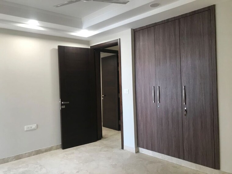 Room, east of kailash 4 Bedroom 250 Sq.Yd. Builder Floor In East Of Kailash Delhi 10217229