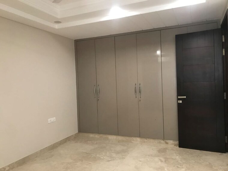 Room, east of kailash 4 Bedroom 250 Sq.Yd. Builder Floor In East Of Kailash Delhi 10217229