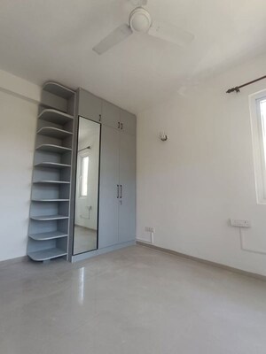 Room in 4 BHK Apartment at Emaar MGF Emerald Hills, Sector 65 – for Rent