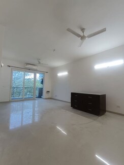4 BHK + Servant Room Apartment For Rent in Emaar MGF Emerald Hills