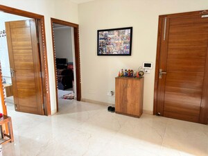 Room in 3 BHK Builder Floor at Sector 46 – for Rent