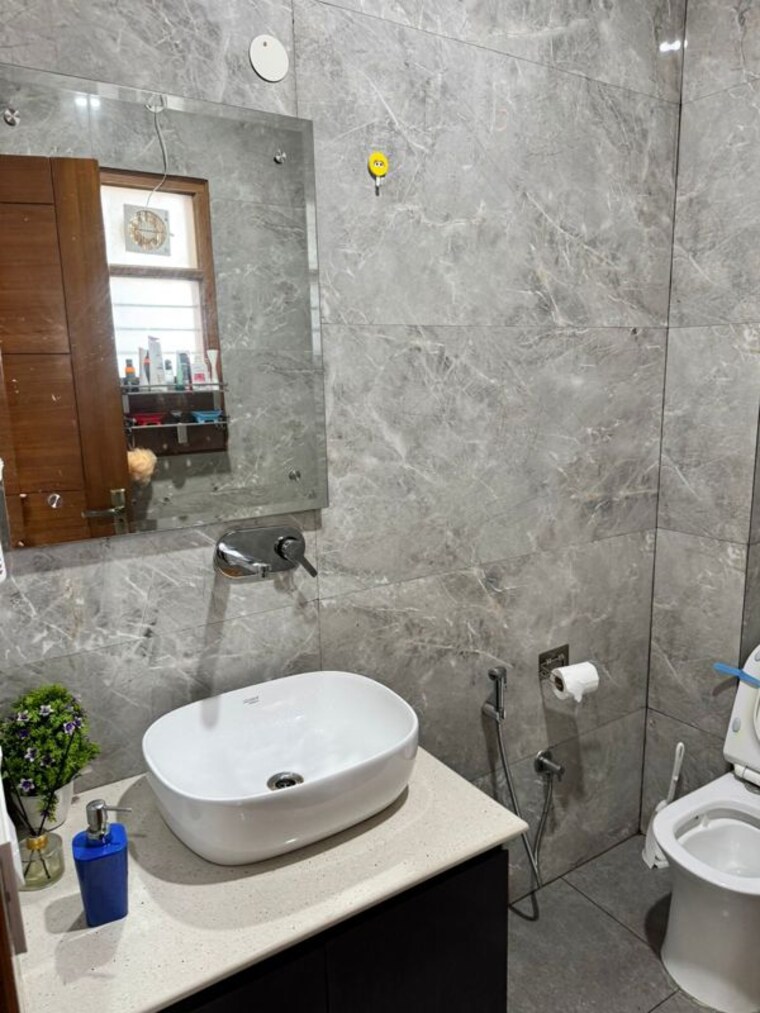 Bathroom, sector 46 3 Bedroom 1800 Sq.Ft. Builder Floor In Sector 46 Gurgaon 10217269