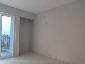Room in 2 BHK Apartment at Eldeco Live By The Greens, Sector 150 – for Rent