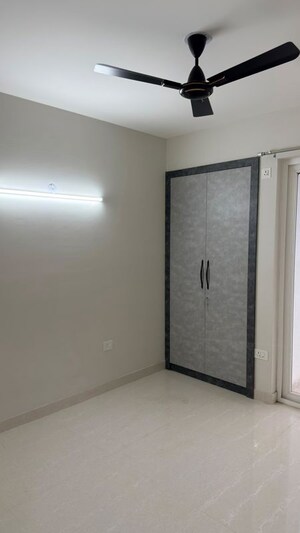 Room in 2 BHK Apartment at Tata Eureka Park, Sector 150 – for Rent