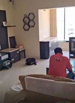 Room in 2 BHK Apartment at Venus Apartments Worli, Worli – for Rent