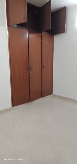 Room in 3 BHK Apartment at Vasant Kunj – for Rent