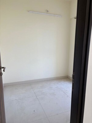 Room in 4 BHK Apartment at Kanakia Silicon Valley, Powai – for Rent